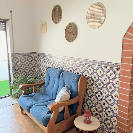 شقة Family With Balcony, 5 Min From The