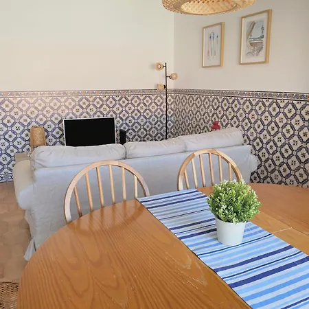 شقة Family With Balcony, 5 Min From The